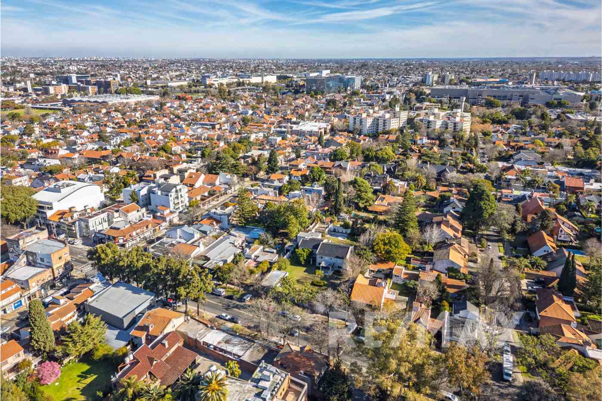 Venta casa ideal des. comercial Martínez 2350 M2