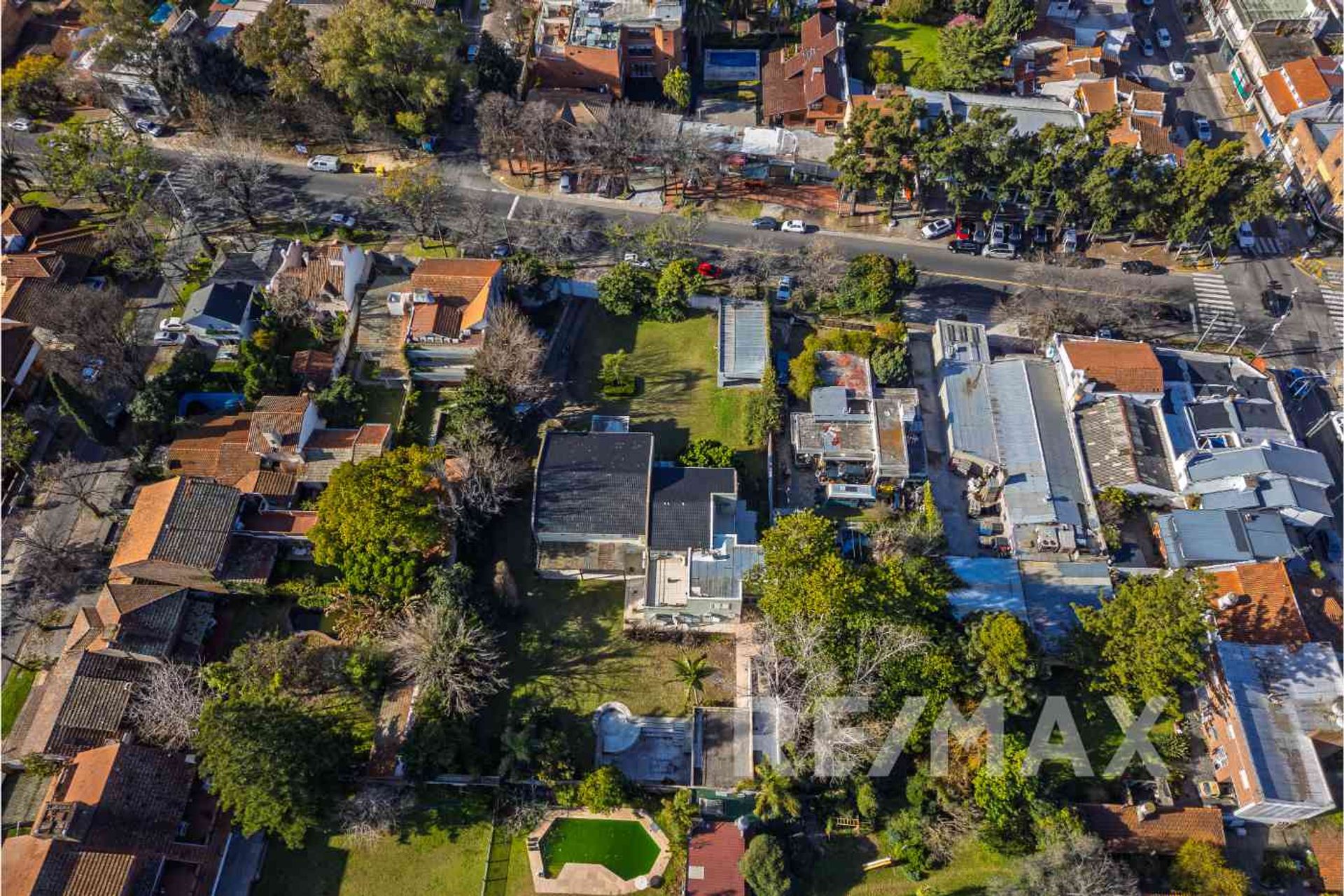 Venta casa ideal des. comercial Martínez 2350 M2