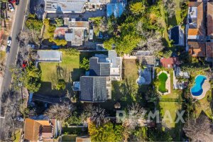 Venta casa ideal des. comercial Martínez 2350 M2