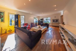 Venta casa ideal des. comercial Martínez 2350 M2