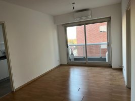 2-room rental in Olivos with garage