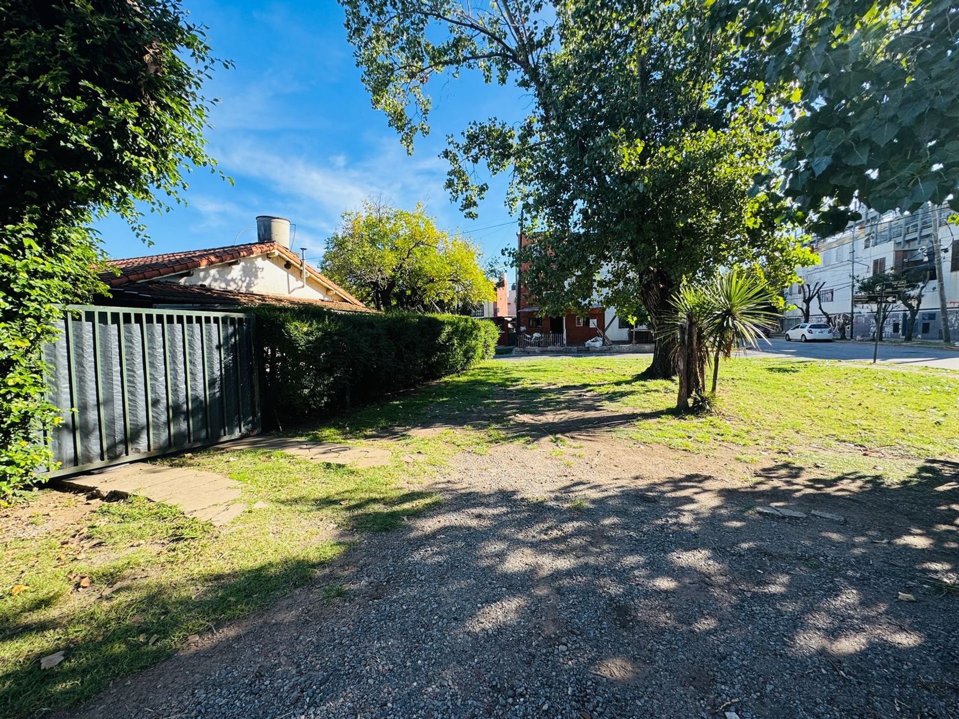 Galpón, deposito en venta con casa florida oeste