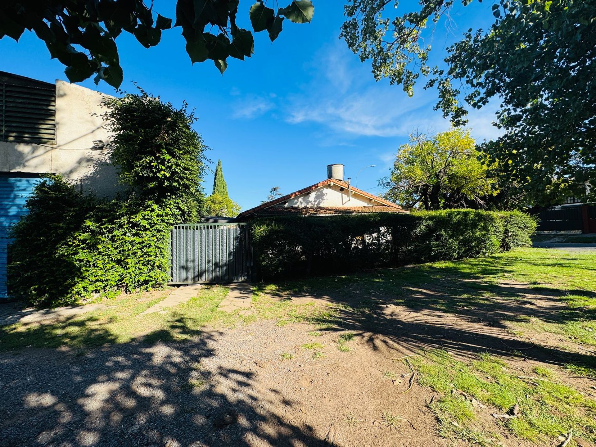 Galpón, deposito en venta con casa florida oeste