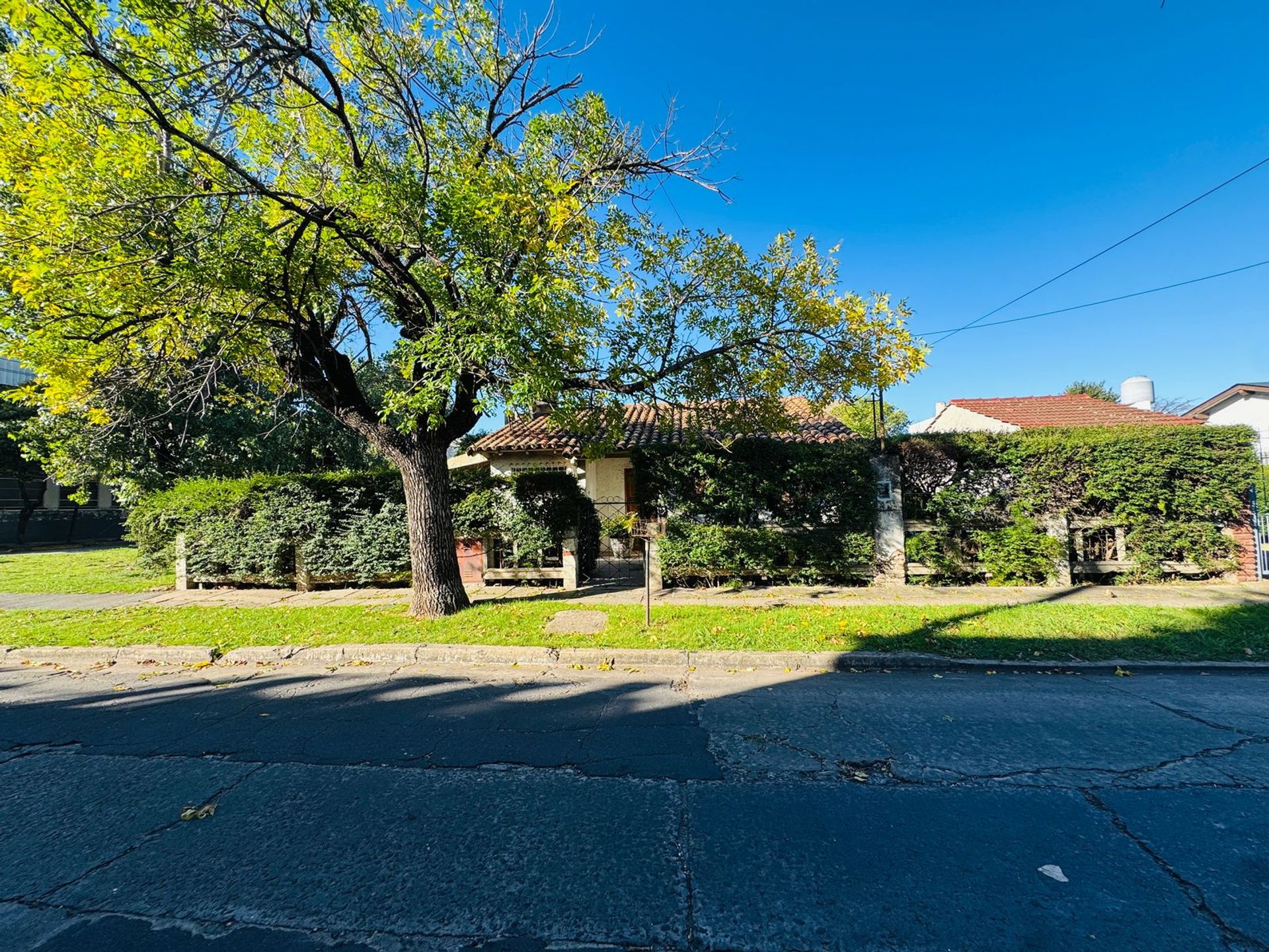 Galpón, deposito en venta con casa florida oeste