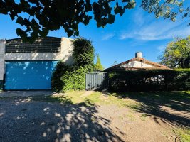 Warehouse, storage for sale with house in Florida Oeste