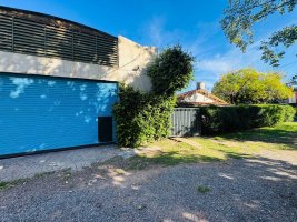 Warehouse, storage for sale with house in Florida Oeste