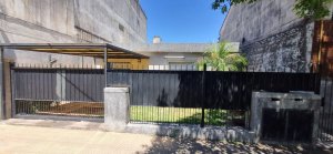 Front-facing apartment for rent with garden and garage