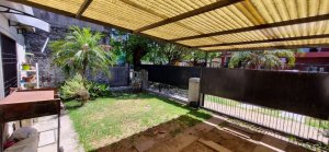 Front-facing apartment for rent with garden and garage