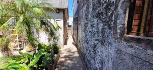 Front-facing apartment for rent with garden and garage