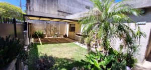 Front-facing apartment for rent with garden and garage