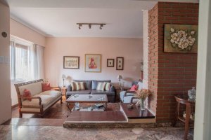VENTA Casa familiar con jardín y pileta – Vicente