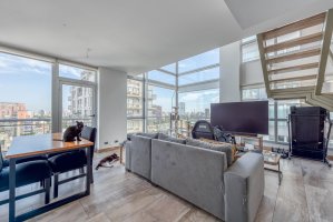 Duplex 3-bedroom river view garage amenities