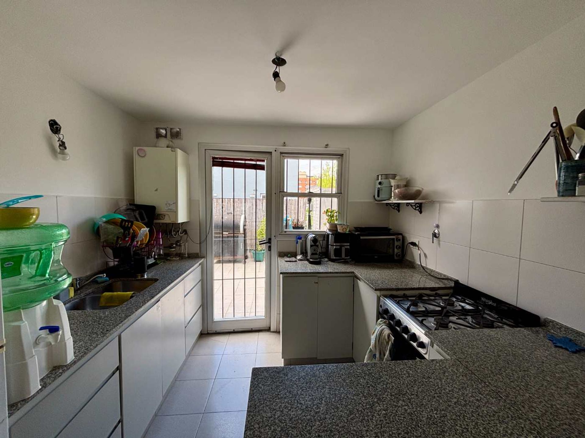 3 Ambientes Con Cochera/ Baulera Patio Y Balcon