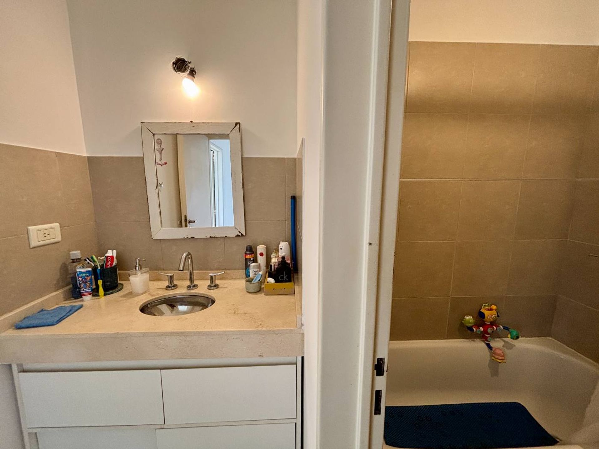 3 Ambientes Con Cochera/ Baulera Patio Y Balcon
