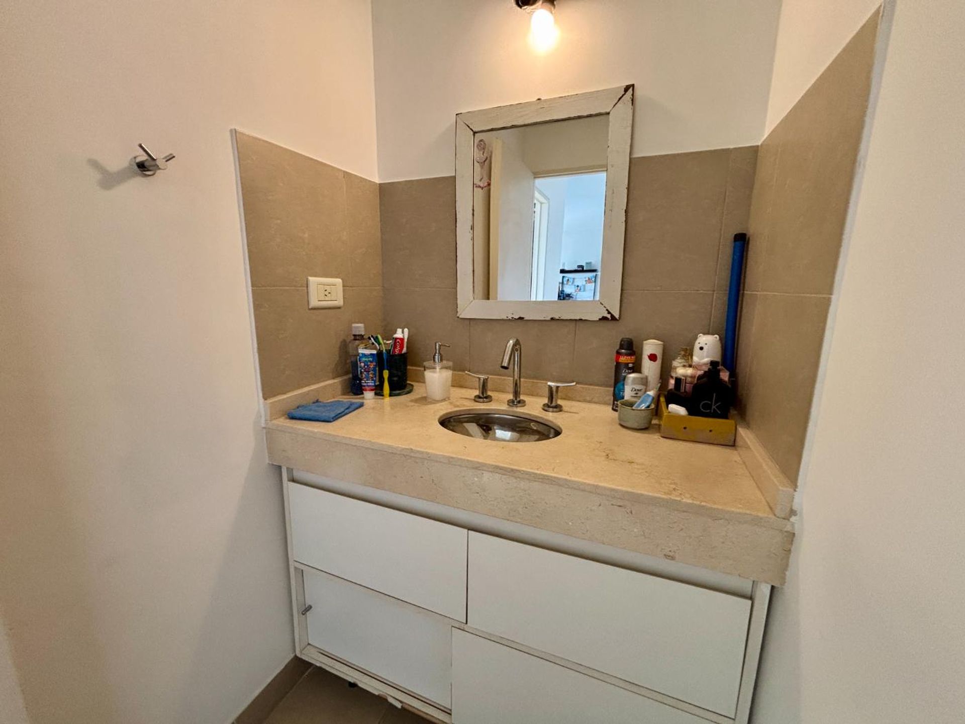 3 Ambientes Con Cochera/ Baulera Patio Y Balcon