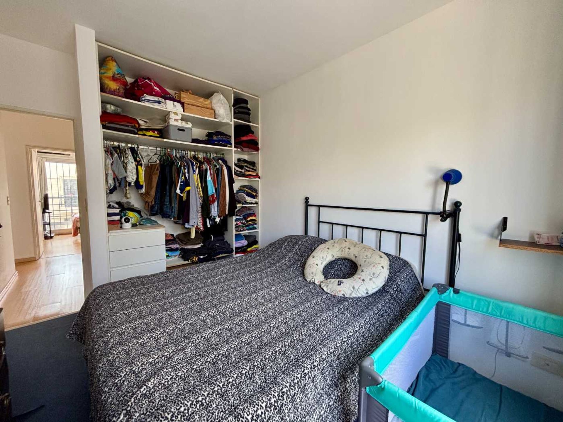 3 Ambientes Con Cochera/ Baulera Patio Y Balcon