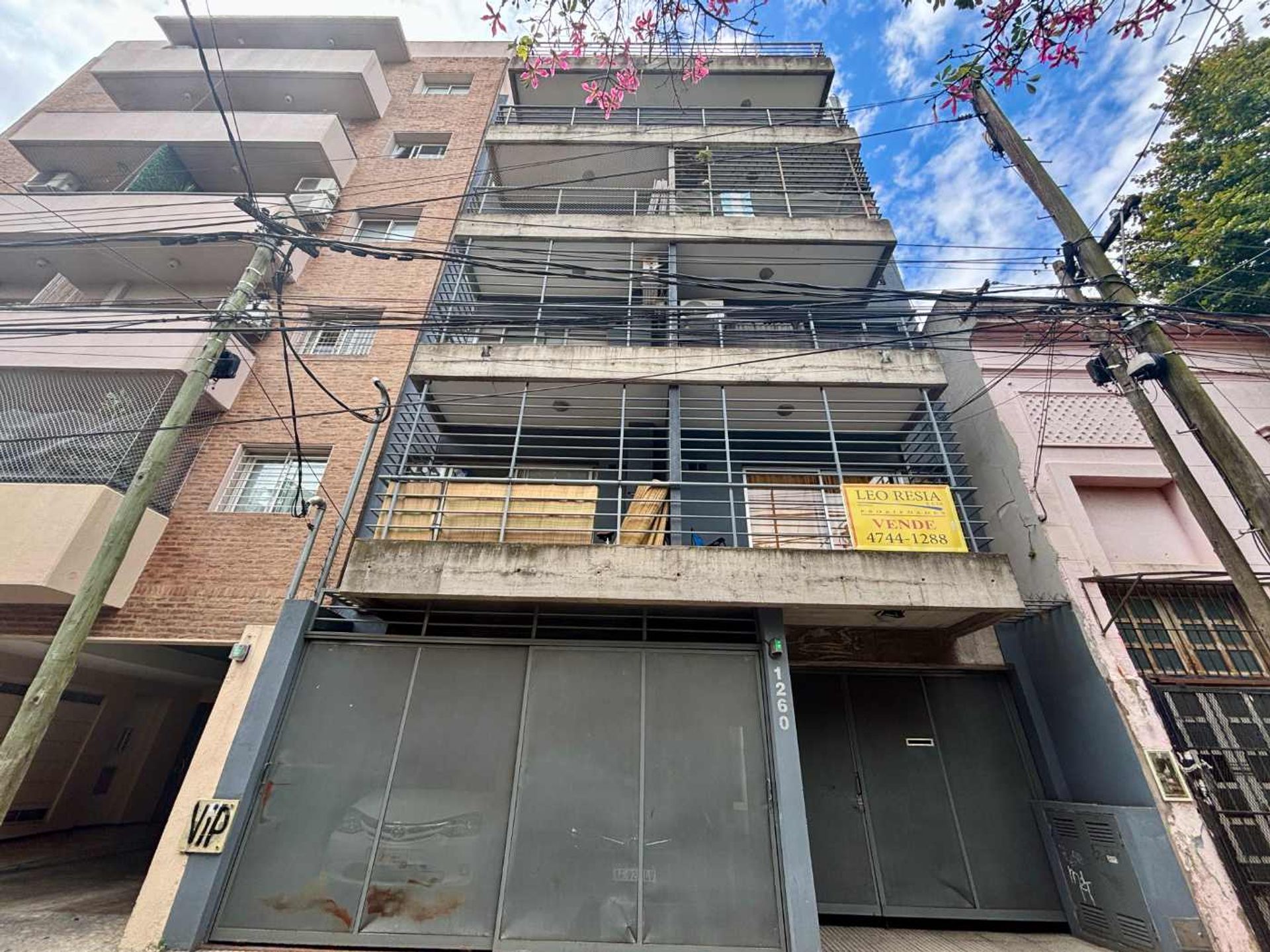3 Ambientes Con Cochera/ Baulera Patio Y Balcon