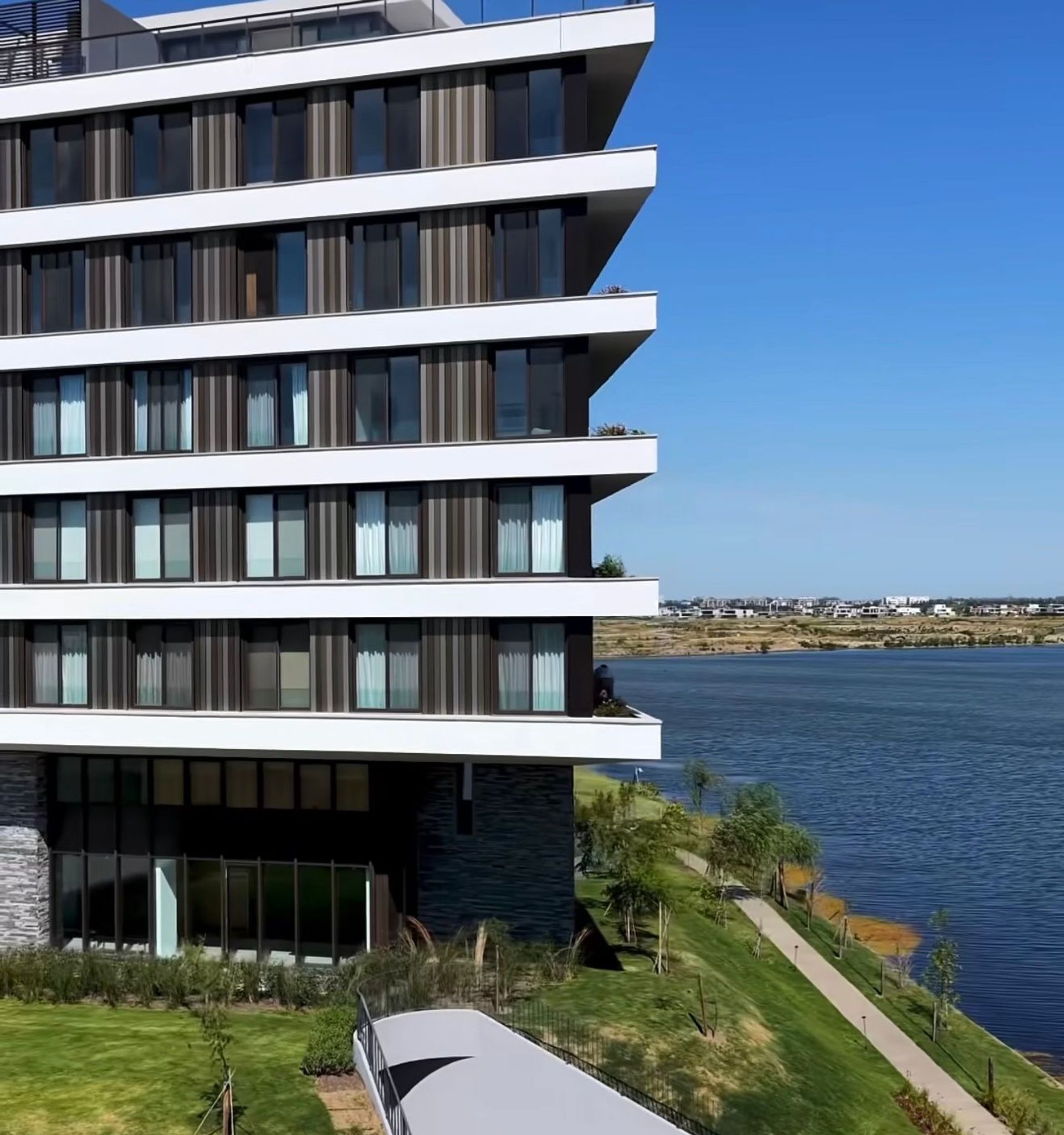Venta 2 Ambientes Lujo En Oceana Nordelta Al Agua