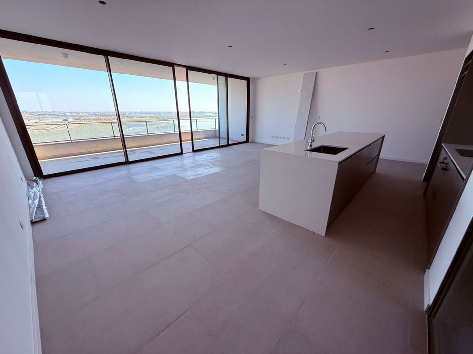 Venta 2 Ambientes Lujo En Oceana Nordelta Al Agua