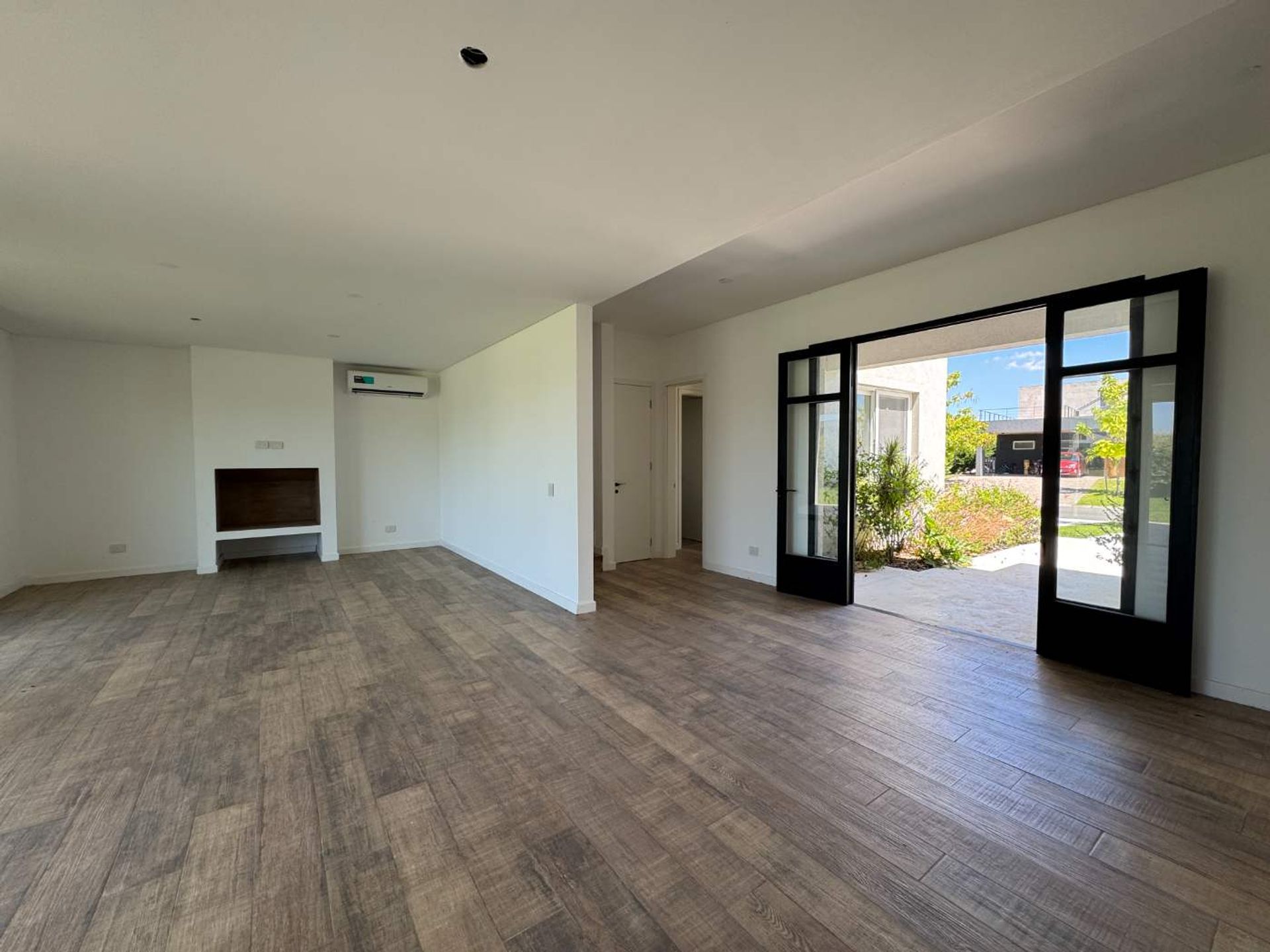 Casa Moderna Al Lago En Venta Virazon Nordelta