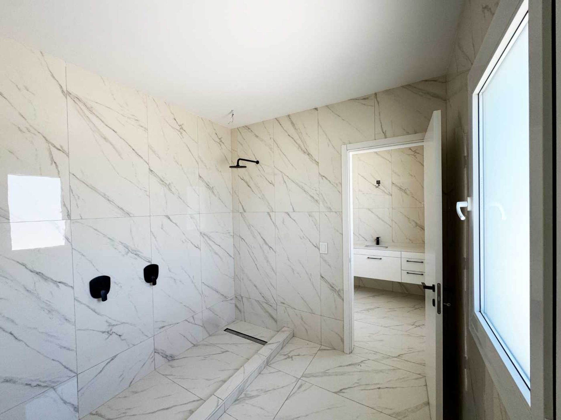 Casa Moderna Al Lago En Venta Virazon Nordelta