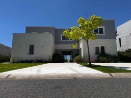 Casa Moderna Al Lago En Venta Virazon Nordelta