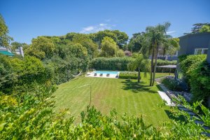 CASA 4/5 AMBIENTES VILLA BERTHA Doble lote APTO C.