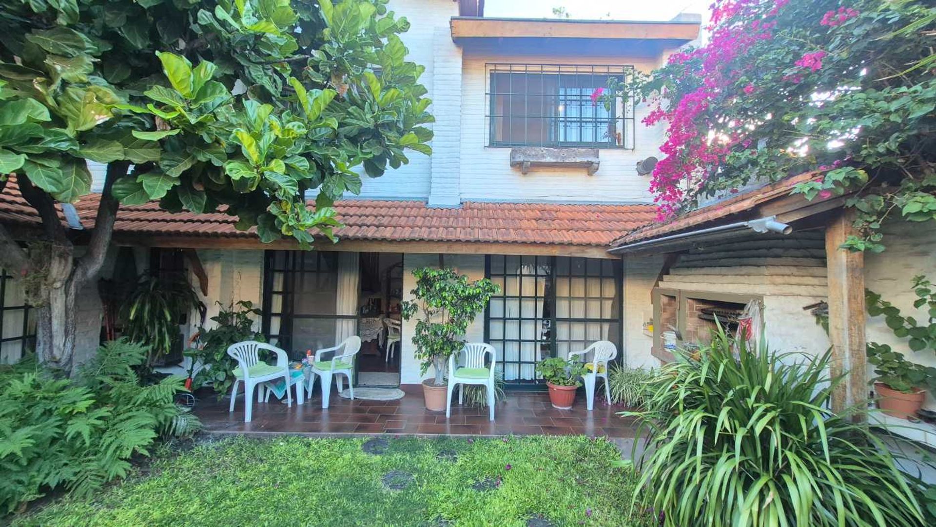 Casa Doble en Villa Adelina cochera y parrilla