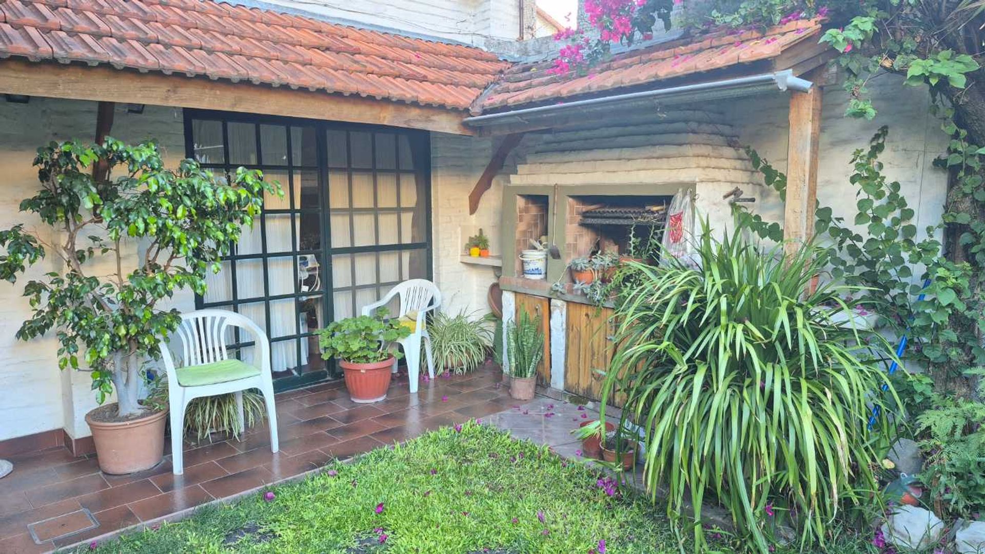 Casa Doble en Villa Adelina cochera y parrilla