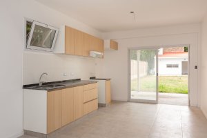 House For Sale 2-Bedroom Carapachay Garden Barbecue