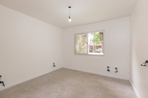 House For Sale 2-Bedroom Carapachay Garden Barbecue