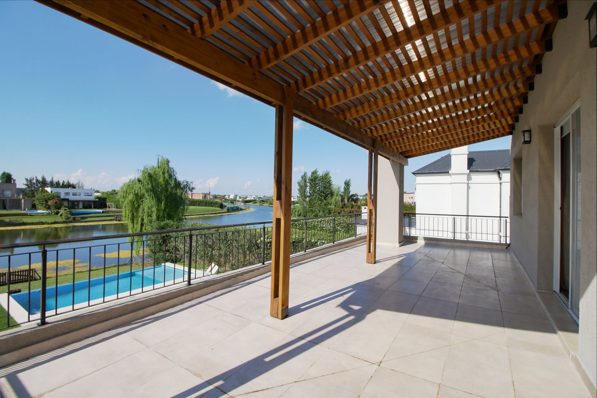 Venta Casa 6 Amb A Laguna En Barrio San Francisco