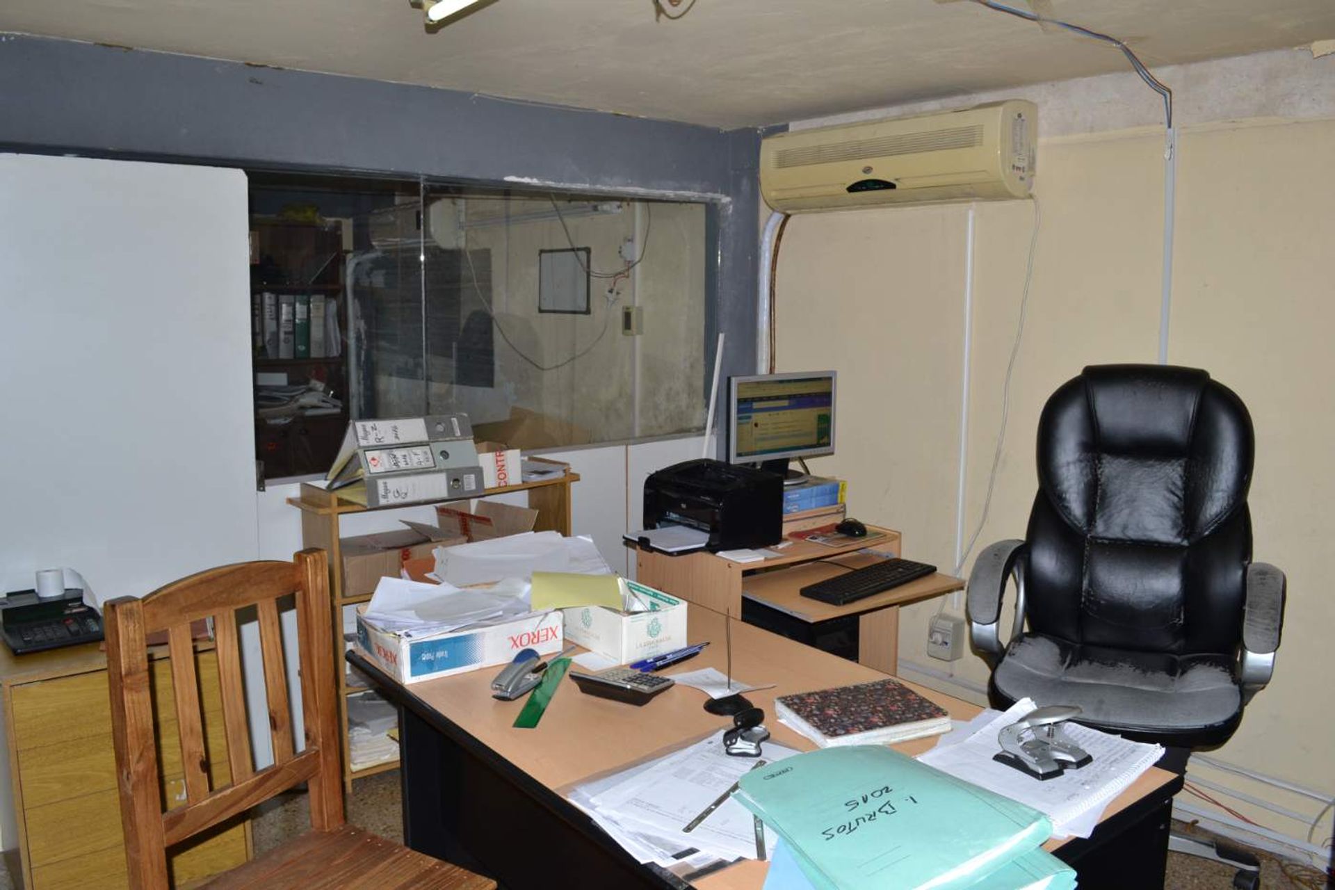 Importante Propiedad Sobre Avenida Local + 2 Casas