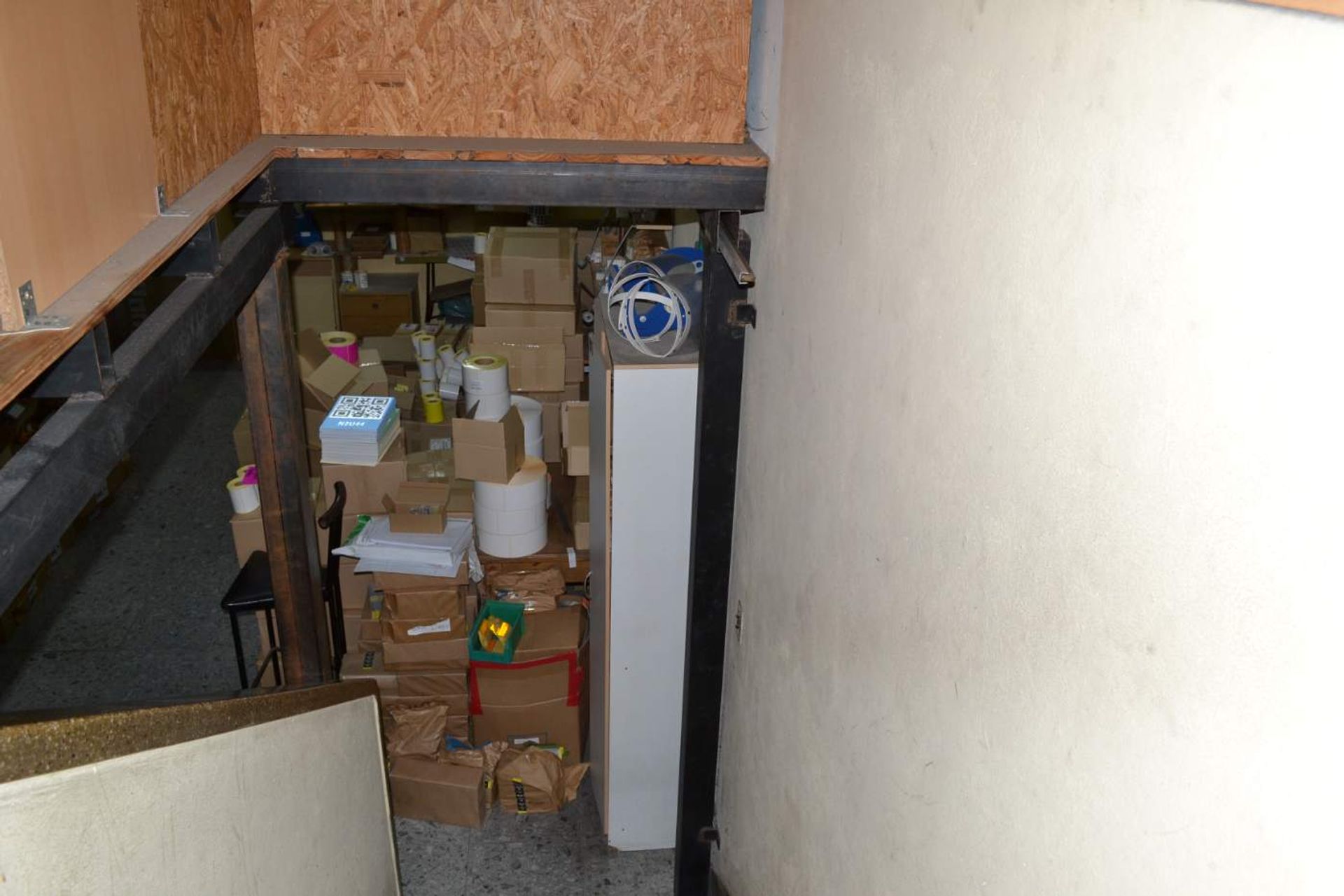 Importante Propiedad Sobre Avenida Local + 2 Casas