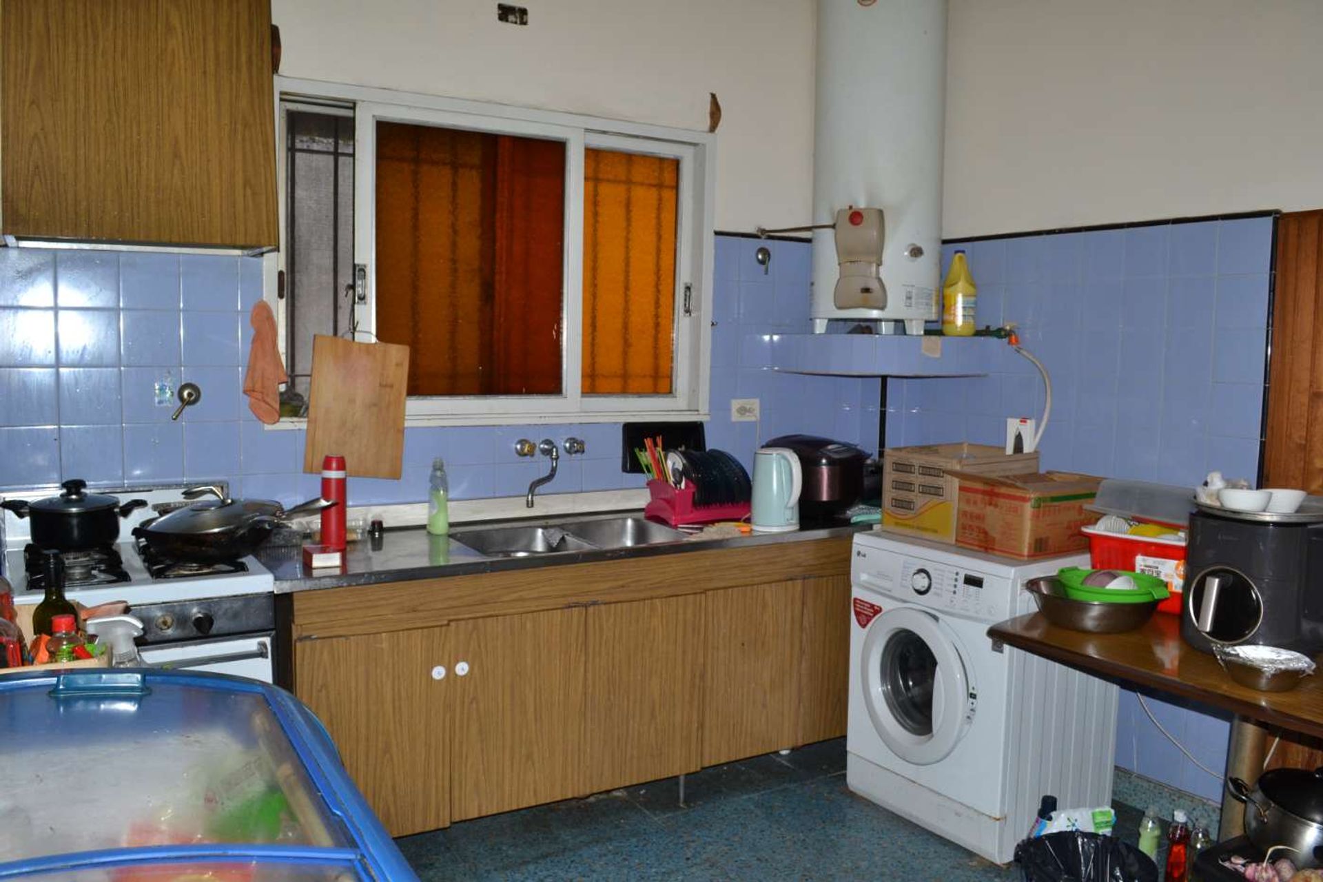 Importante Propiedad Sobre Avenida Local + 2 Casas
