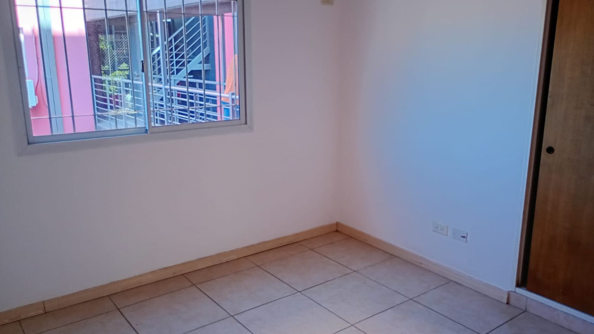 Venta 2 Amb Al Frente En Victoria Centro C/ Balcon