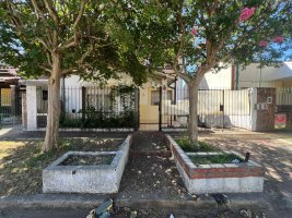 House For Sale 4 Bedroom + Apartment + Bathroom + Garden + Patio Refacc