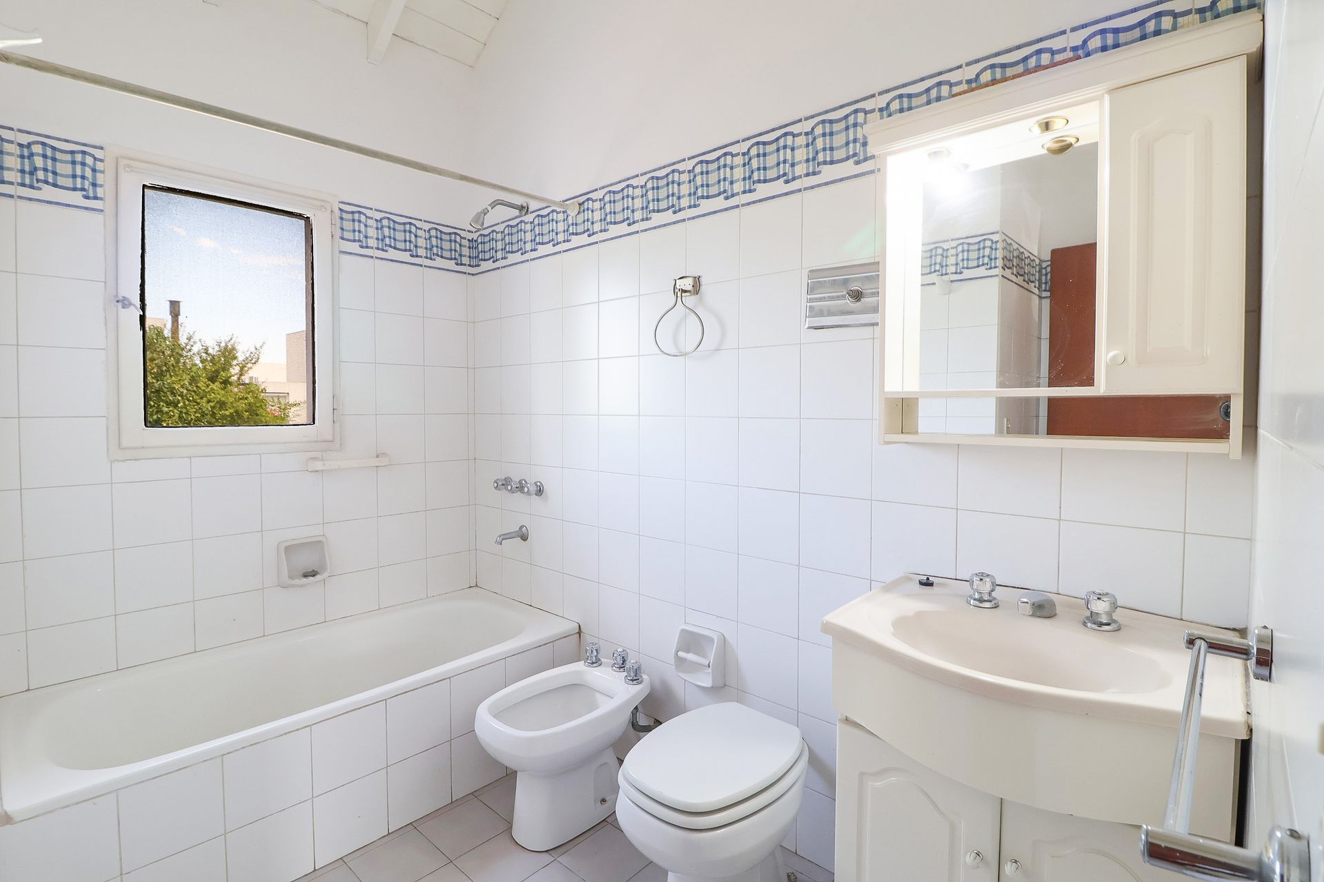 VENTA Casa 3dorm B° Cerrado El Portal San Isidro