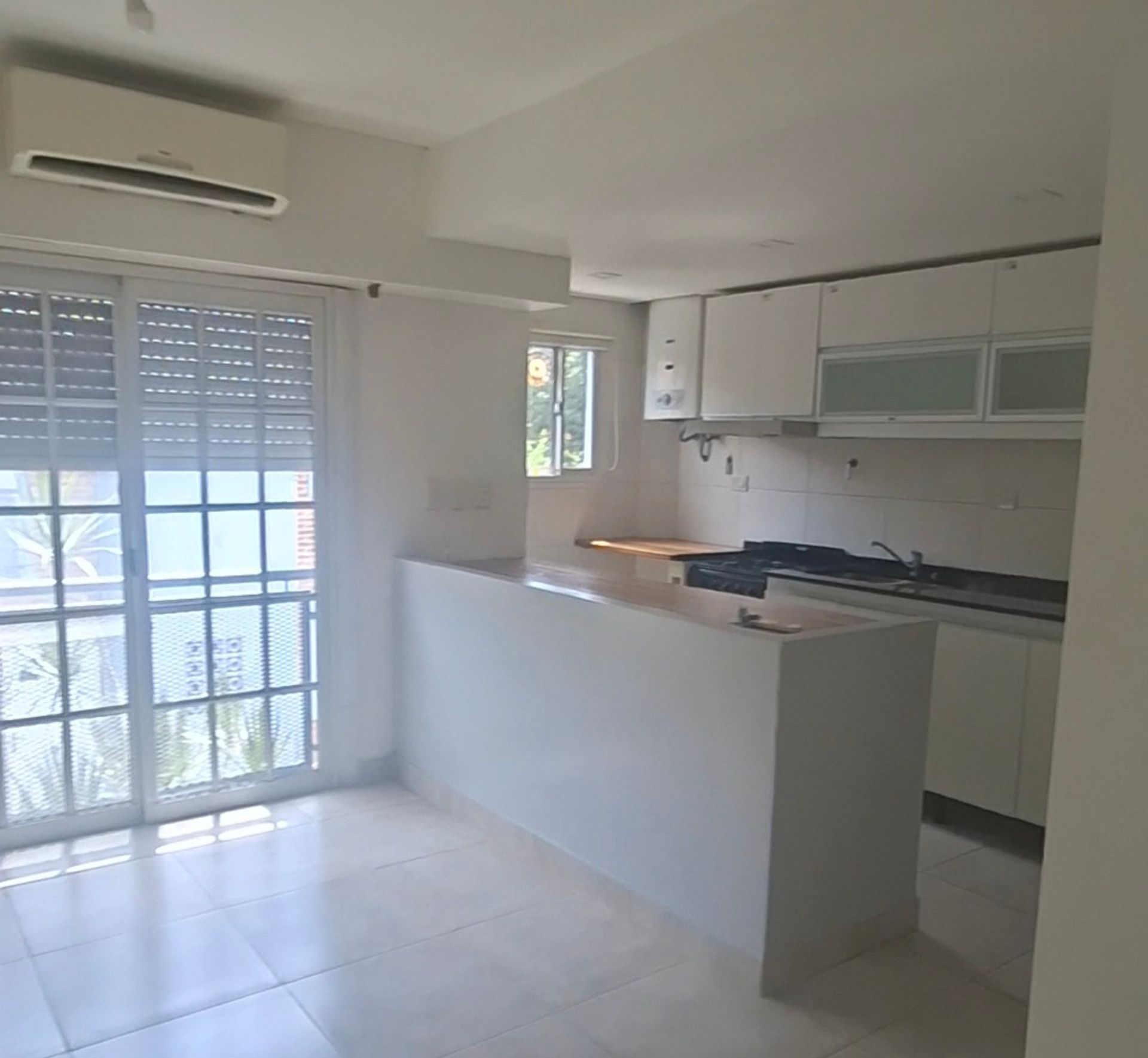 Alquiler Ph 2 ambientes con cochera Florida Oeste