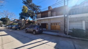 House for Sale – Own Lot 10x40 – Beccar