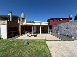 Venta casa jardín, parrilla y cochera Benavidez