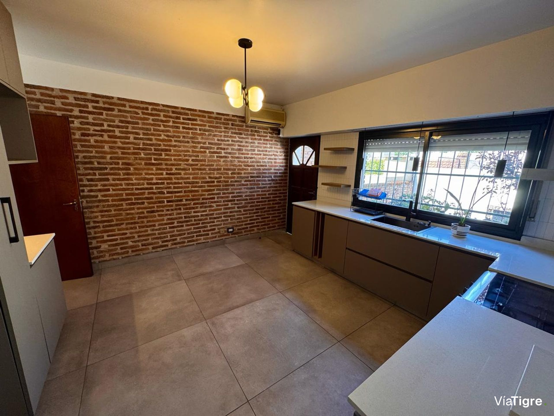 Duplex 5 amb - jardín, parrilla, terraza y cochera