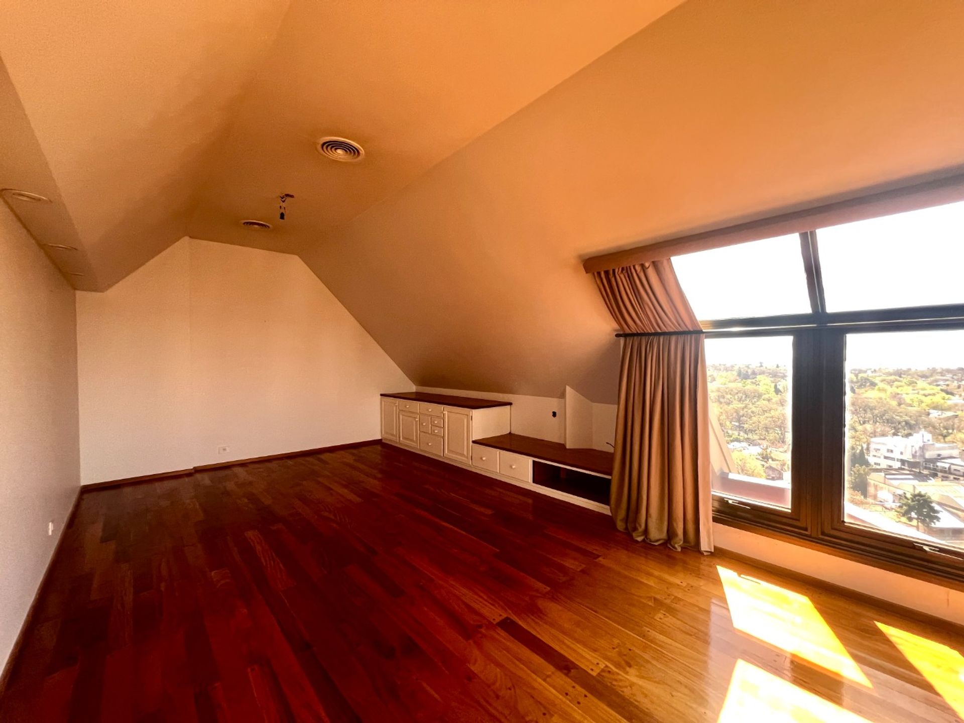 Triplex en Torre Alfaro Vista al Río Acassuso