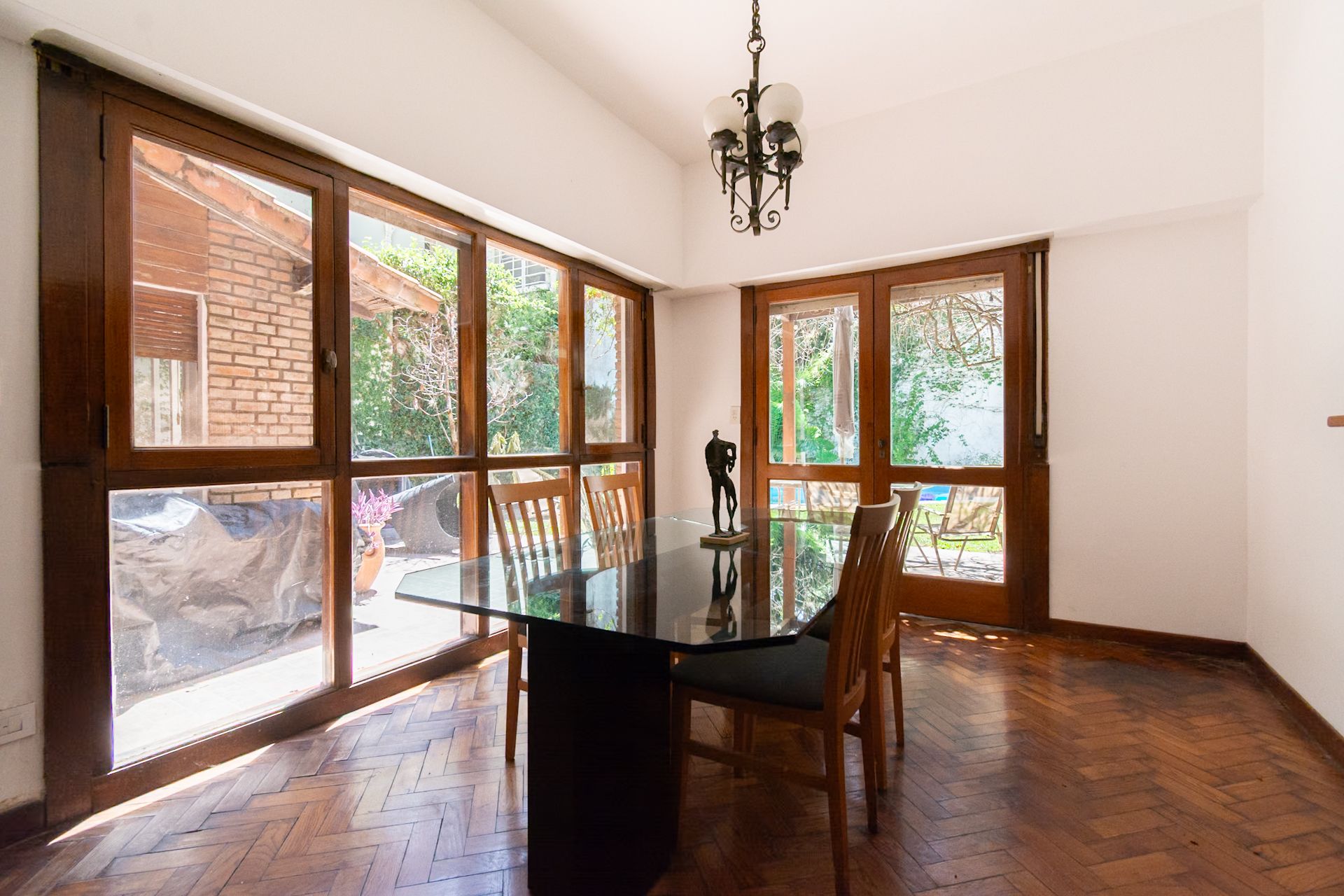 VENTA Casa en Vicente López - jardín y pileta