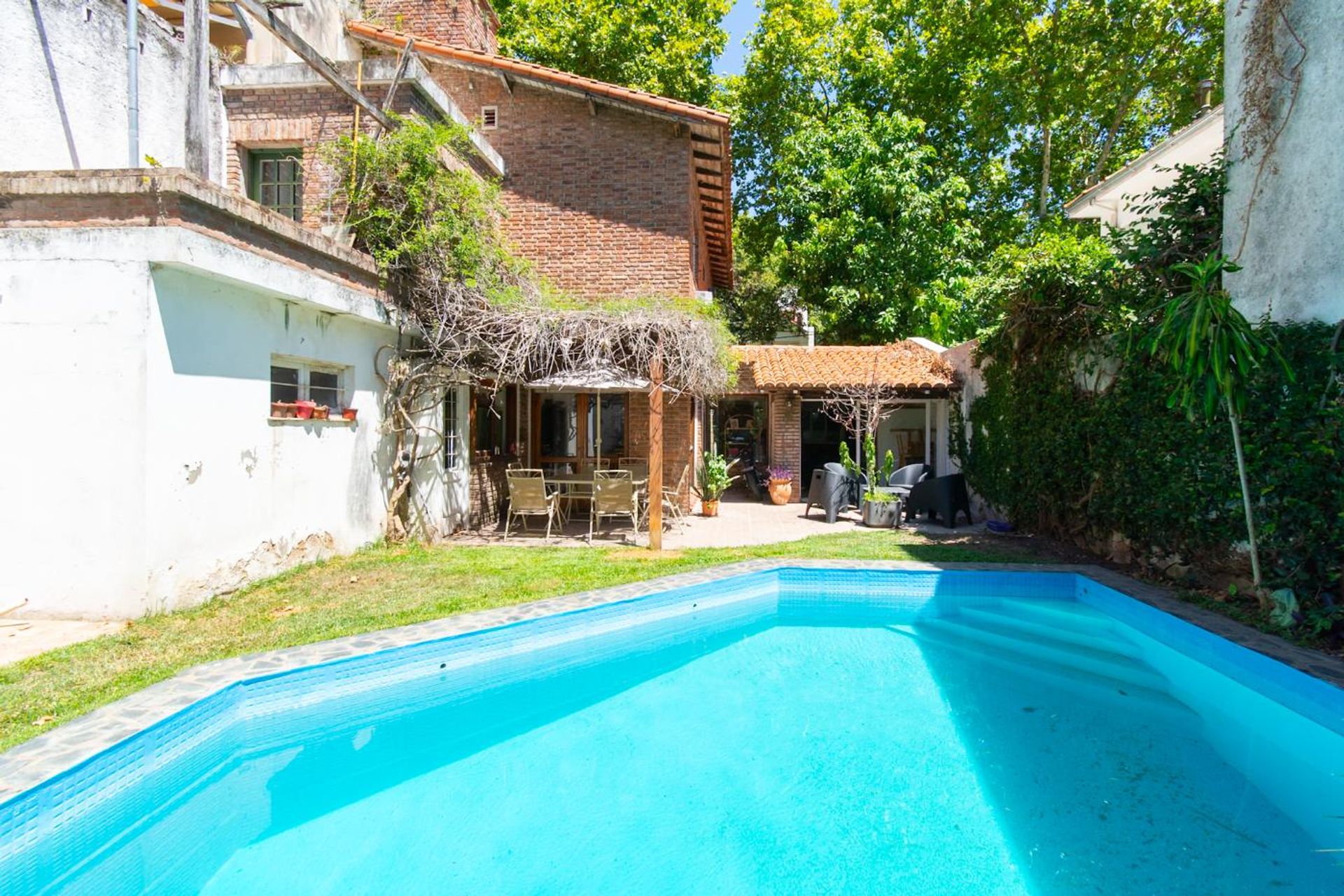 VENTA Casa en Vicente López - jardín y pileta