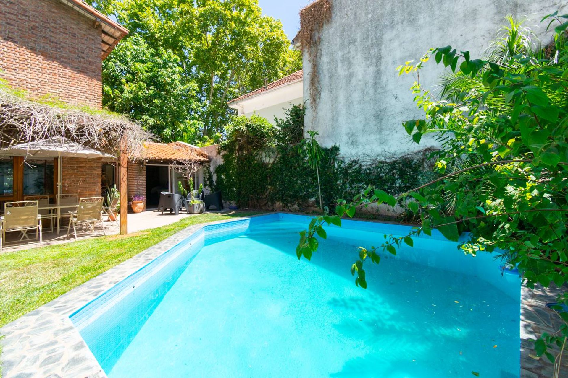 VENTA Casa en Vicente López - jardín y pileta