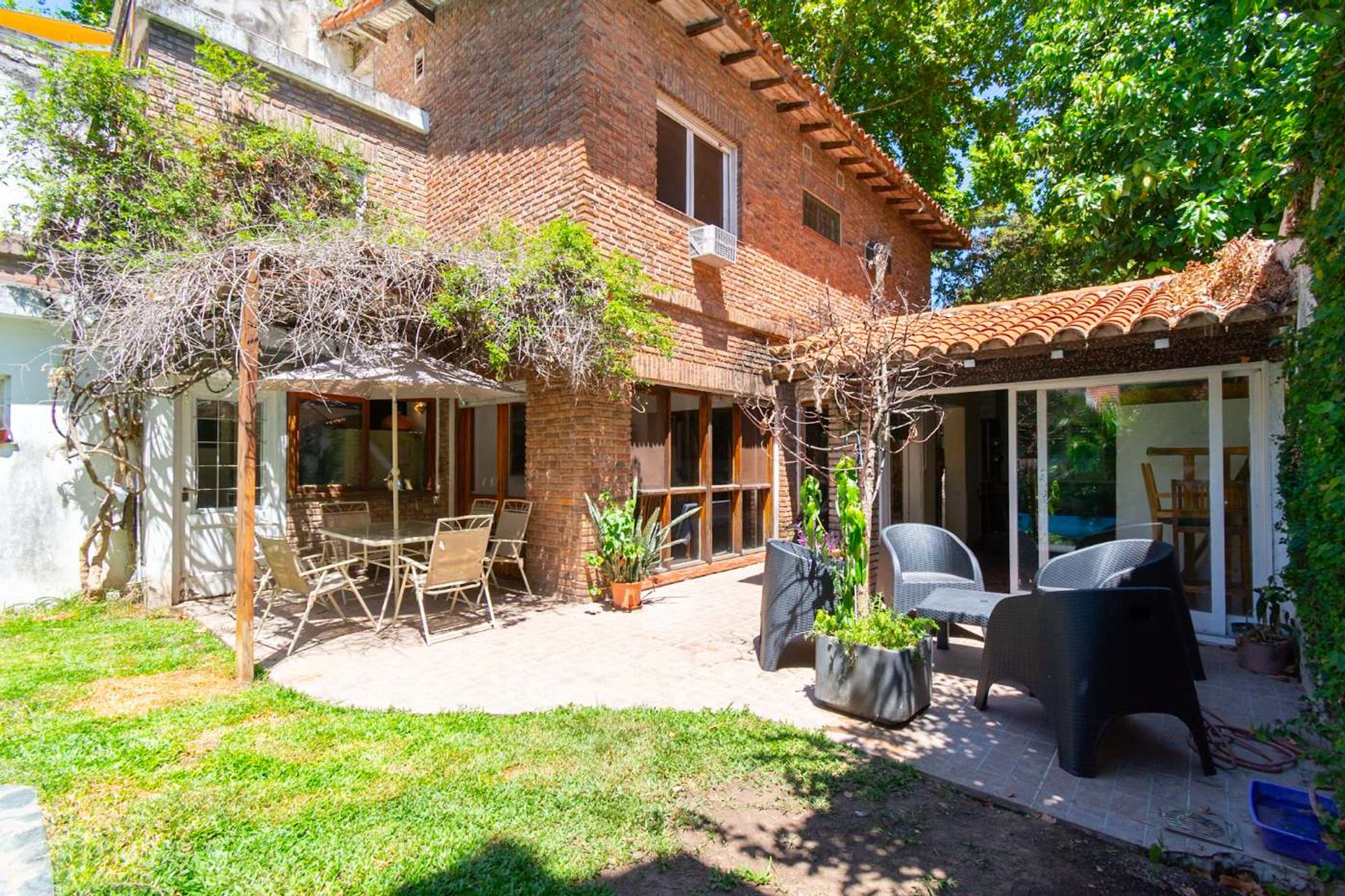 VENTA Casa en Vicente López - jardín y pileta