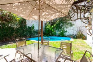 For Sale House in Vicente López - garden and pool