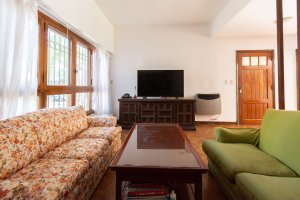 For Sale House in Vicente López - garden and pool