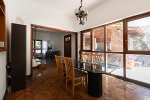 For Sale House in Vicente López - garden and pool
